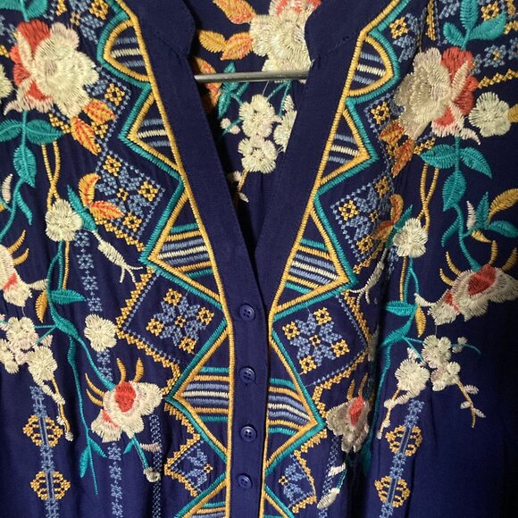 Luna Moon Embroidered Top (M) - Picture 3 of 5